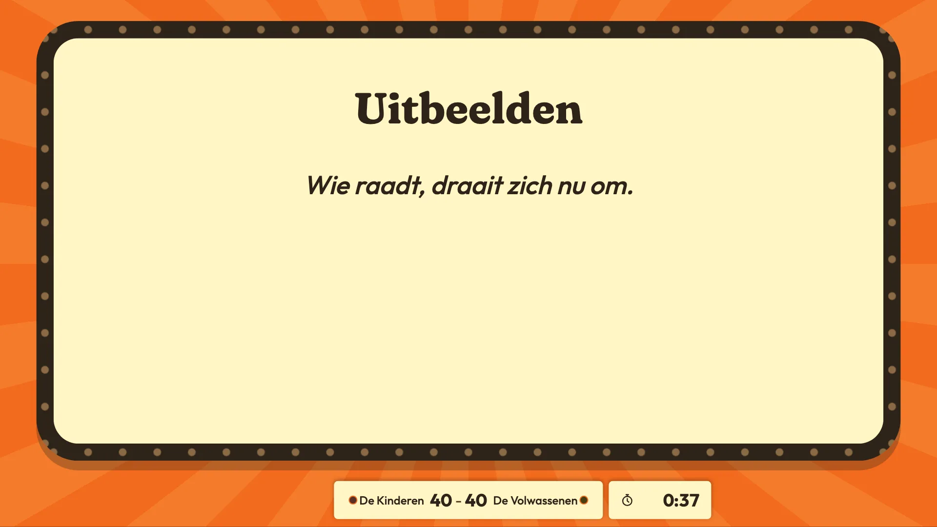 De tv met Uitbeelden en de klok die de minuut aftelt; het geheim staat er niet op.